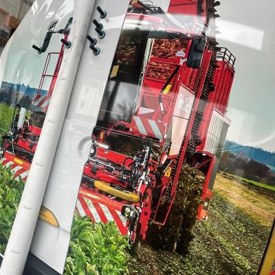 Fahrzeugbeschriftung und Heckfolierung für Lukas Wagner 🚜⚙️🔧

#werbetechnik #fahrzeugbeschriftung #fahrzeugwerbung #butzbach #fahrzeugfolierung #weimarbeschriftung #handwerk #handwerker