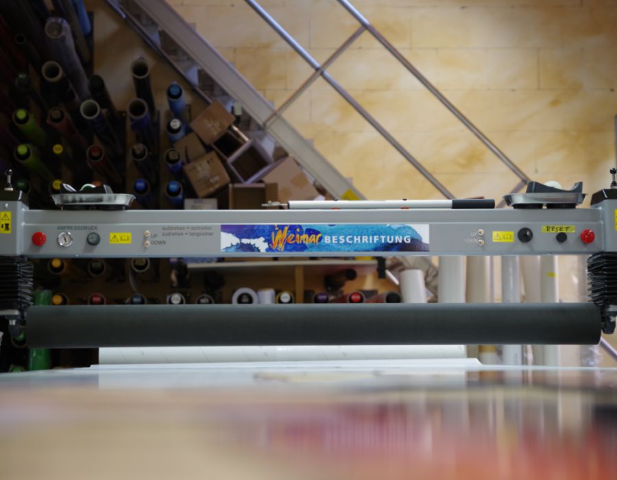 Werbetechnik: Folienplotter im Einsatz
